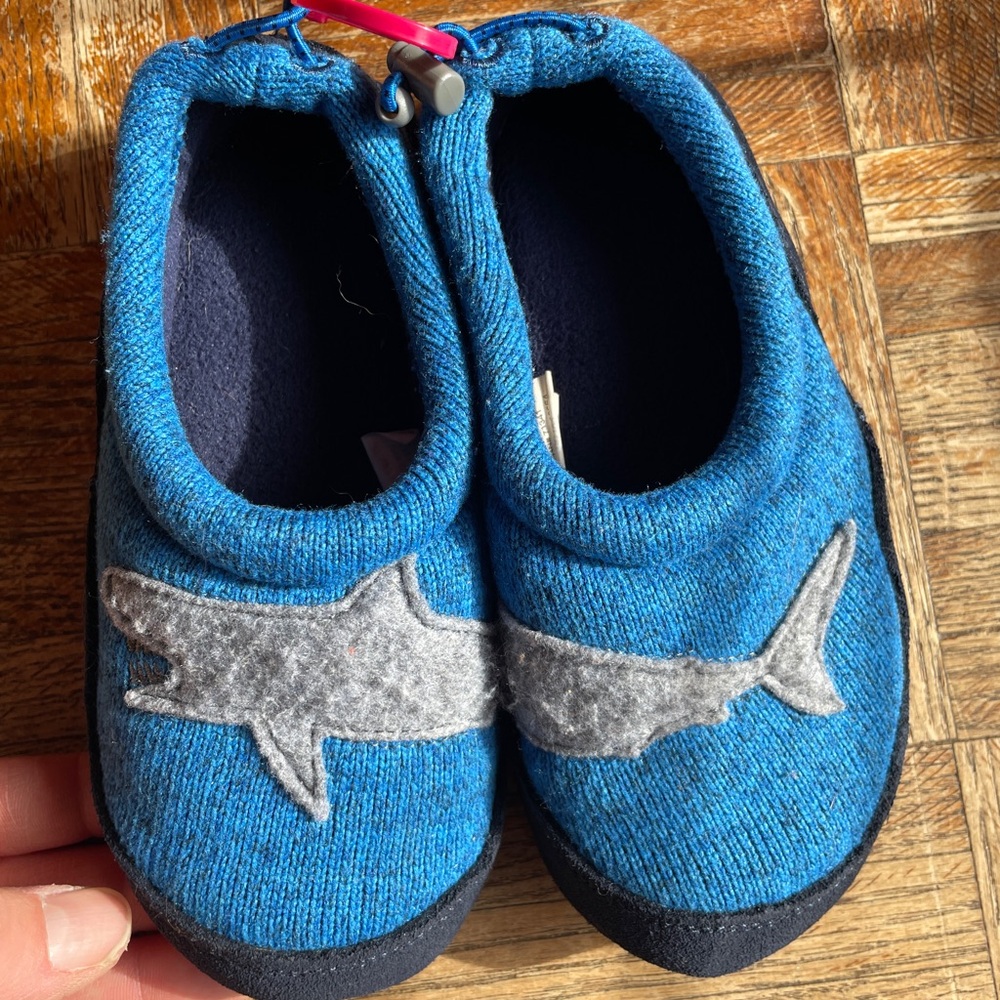 LL Bean Kids Slippers 5 6 Shark Sweater Fleece Motif Slip On Glacier Blue Adjust